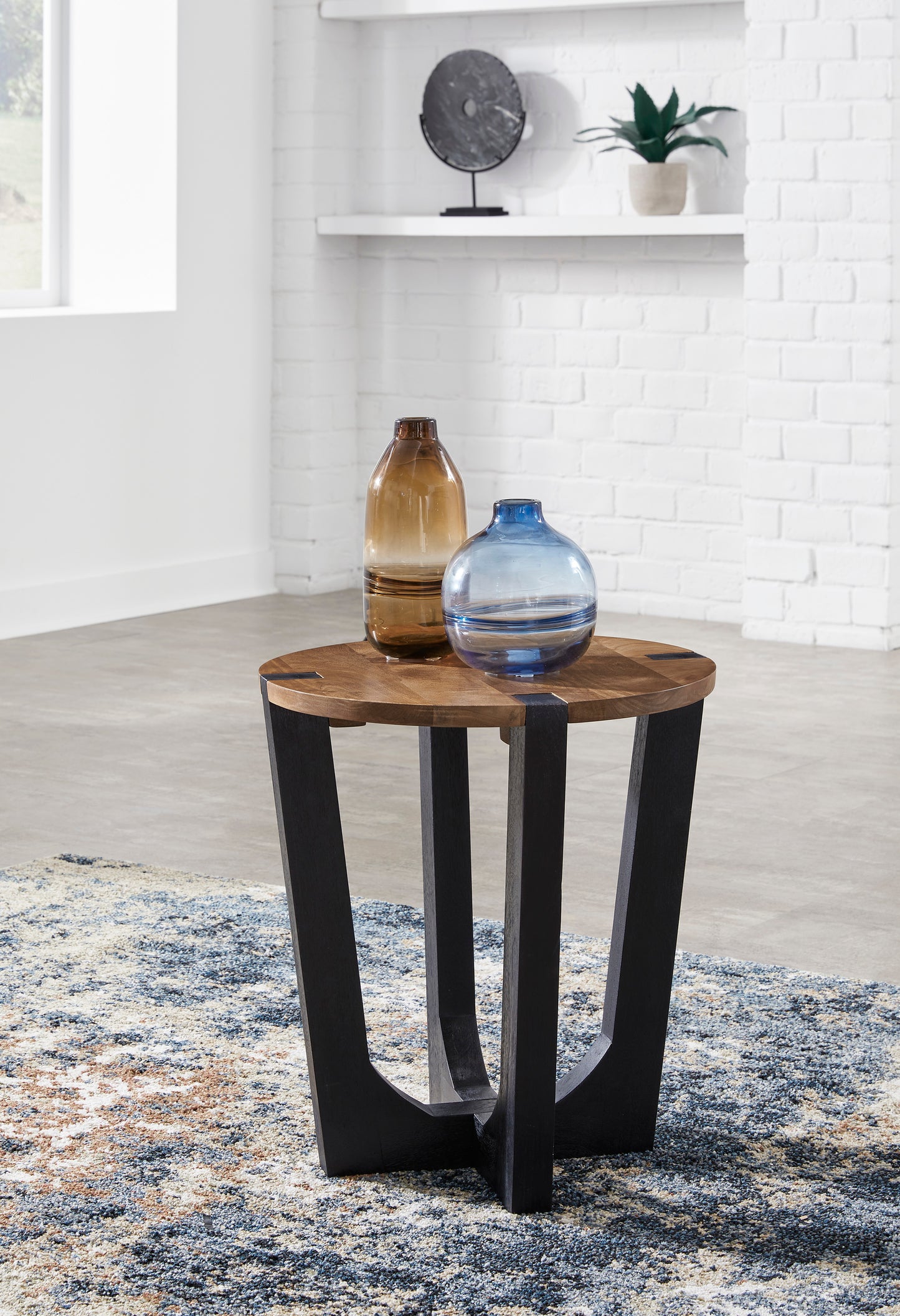 Hanneforth Round End Table - Ashley Furniture - T726-6