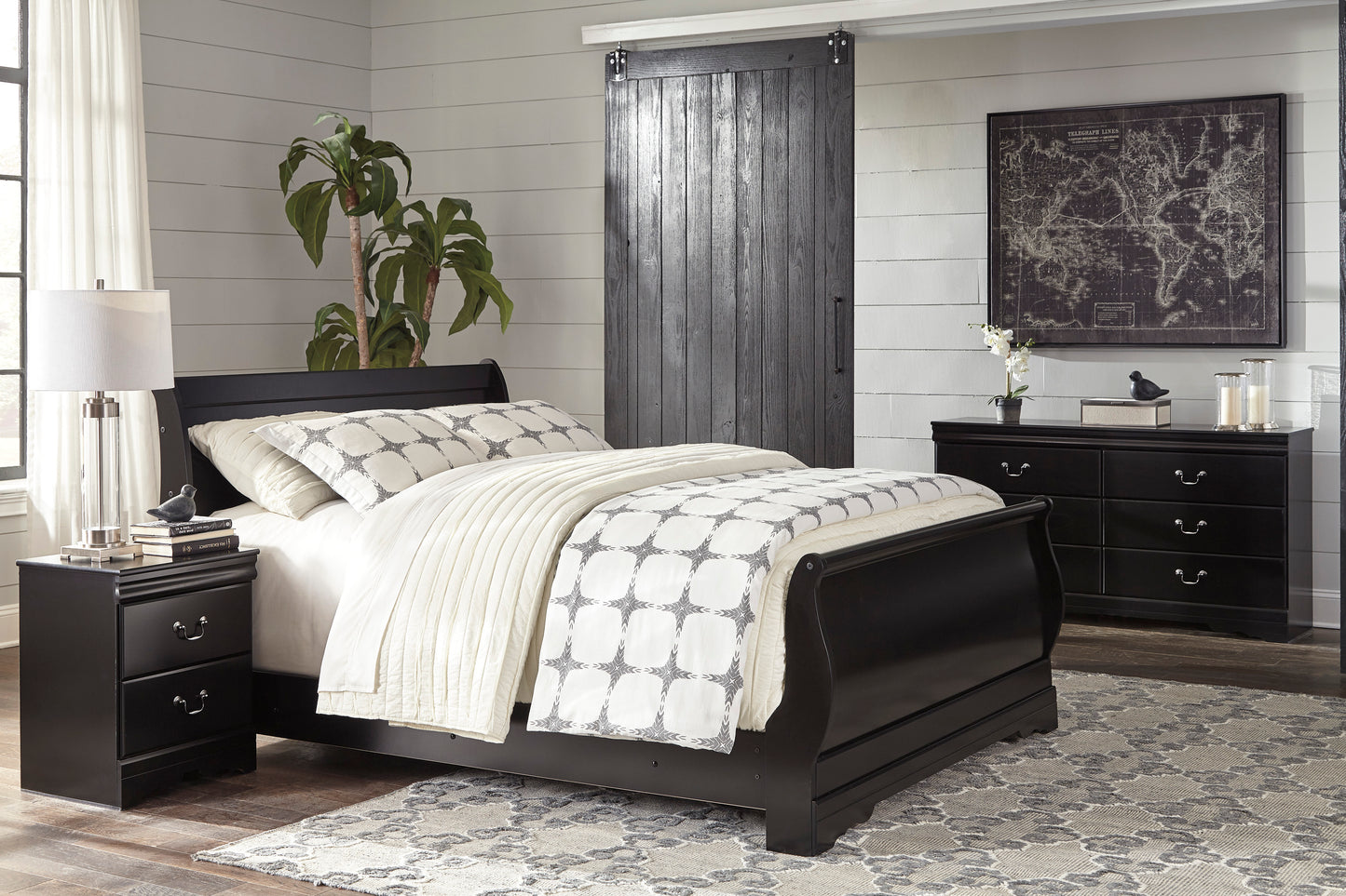 Huey Vineyard - Queen Sleigh Bed - B128-74-77-98 - Signature Design by Ashley Furniture